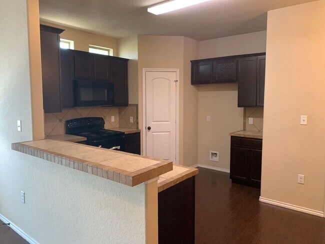 Building Photo - 2 Story Duplex / Interior Washer & Dryer C...