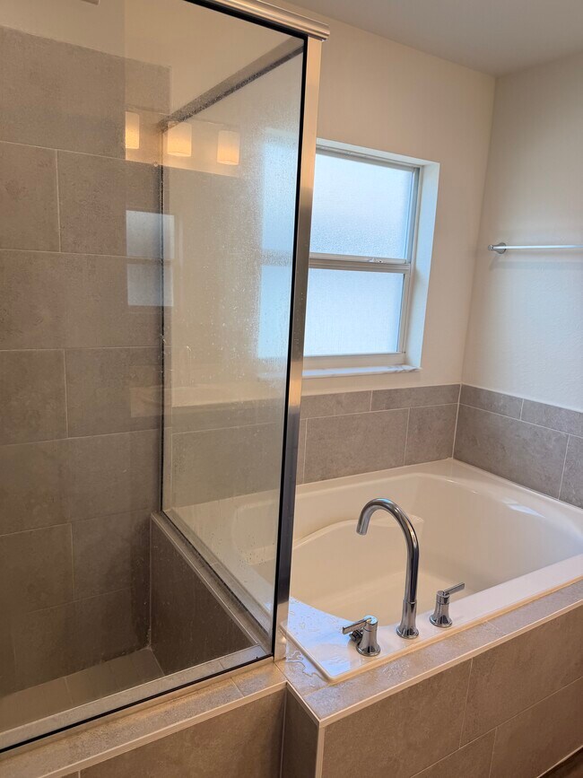 Building Photo - 281 Arbuthnot St