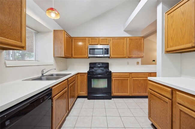 Building Photo - 20323 Pinefield Ln