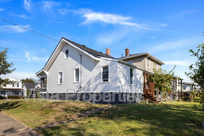 Building Photo - 835 S 38th St