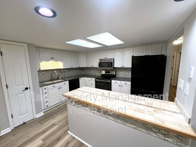 Building Photo - 3030 Steeplechase Dr