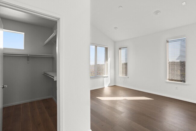 Building Photo - 3100 Menchaca Rd