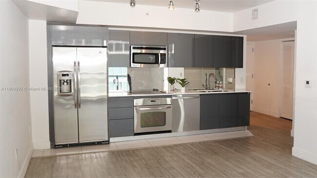 Building Photo - 31 SE 6th St