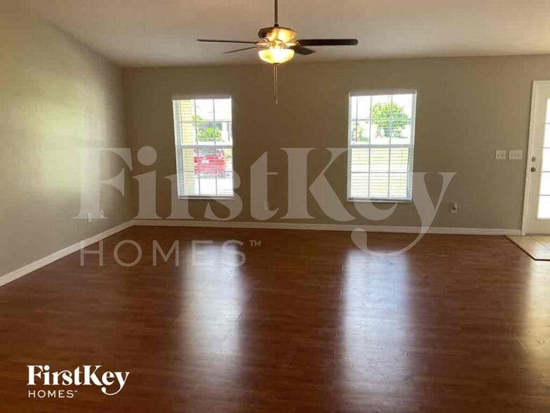 Building Photo - 2047 NE 20th Terrace