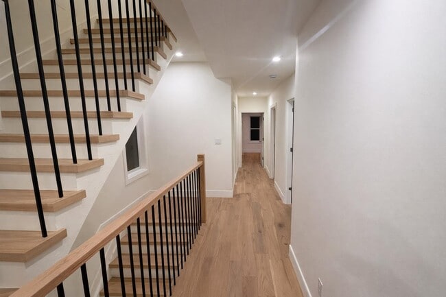 Building Photo - 92 E 27th St