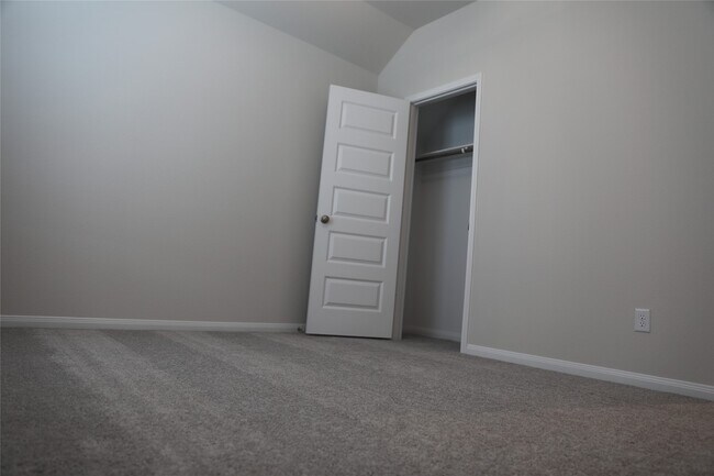 Building Photo - 523 Ellwood Terrace Ln