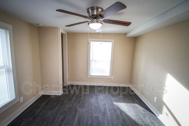 Building Photo - 936 Poinsettia St