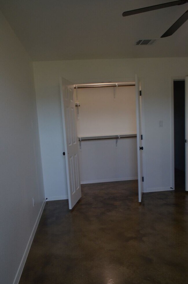 Building Photo - 977 Cline Dr