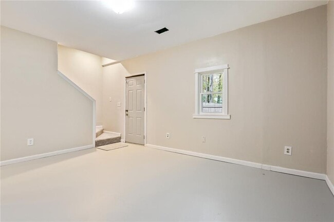 Building Photo - 3535 Main Station Dr SW