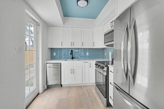 Building Photo - 411B NE 57th Ct