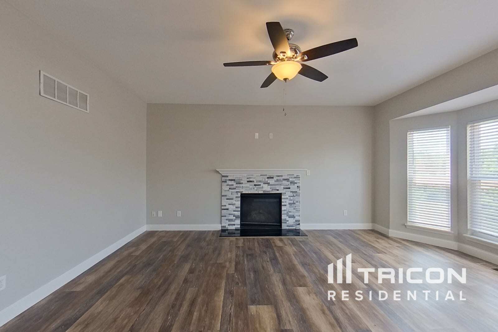 Building Photo - 218 Roxbury Dr