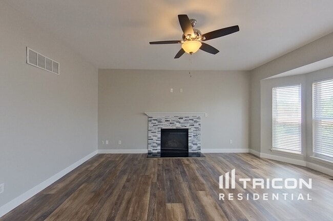 Building Photo - 218 Roxbury Dr