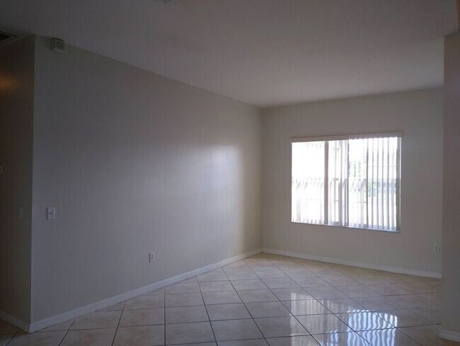 Building Photo - Single Family Home in Poinciana