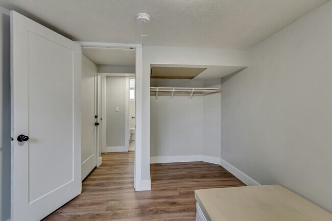 Building Photo - 718 N 100 W St