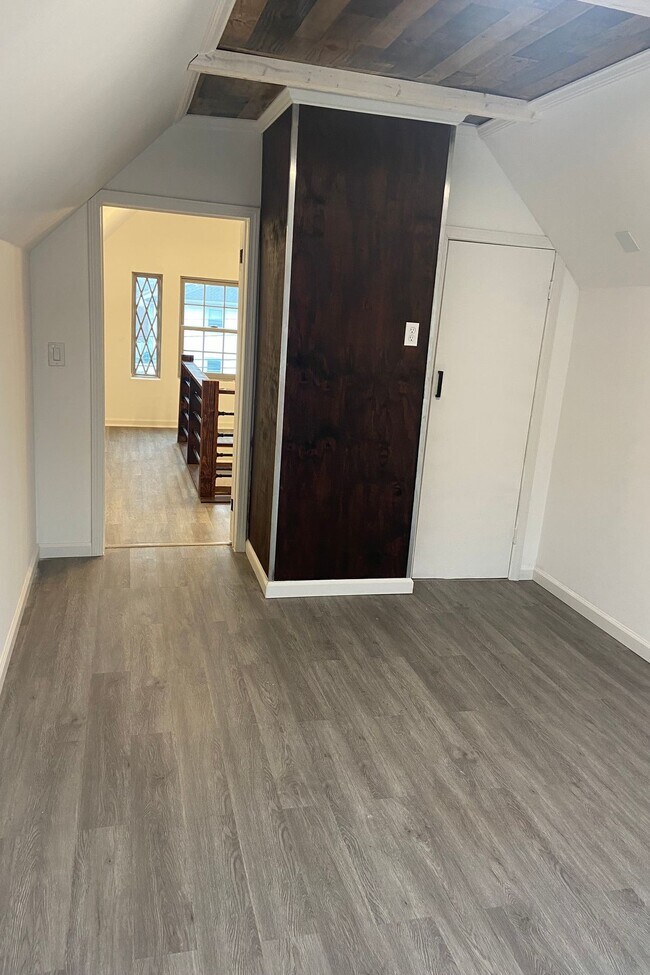 Building Photo - 2 Hasbrouck Ave