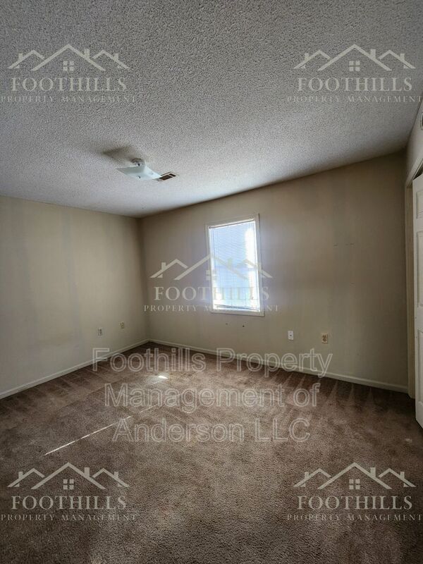 Building Photo - 123 Woodland Dr