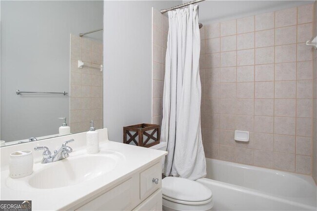 Building Photo - 574 Vinings Estates Dr SE