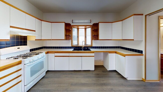 Building Photo - 1025 Park St SW