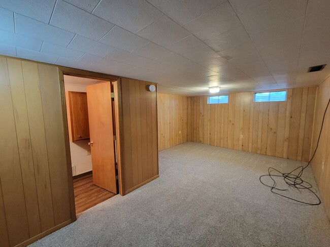 Building Photo - 2316 Royal Dr