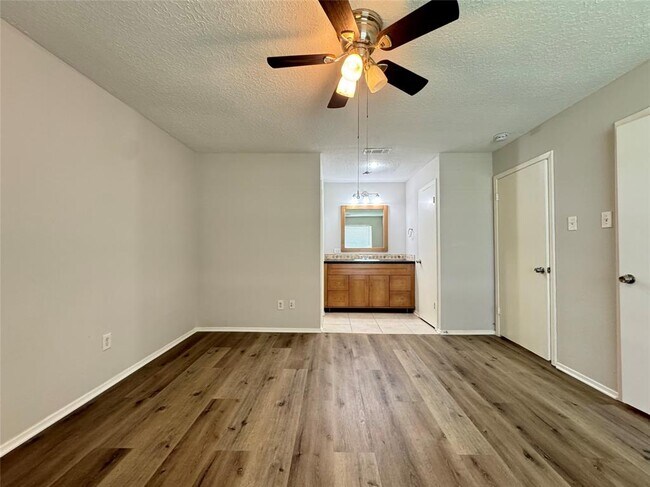 Building Photo - 7207 Zieglers Grove