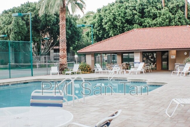 Building Photo - 2146 W Isabella Ave