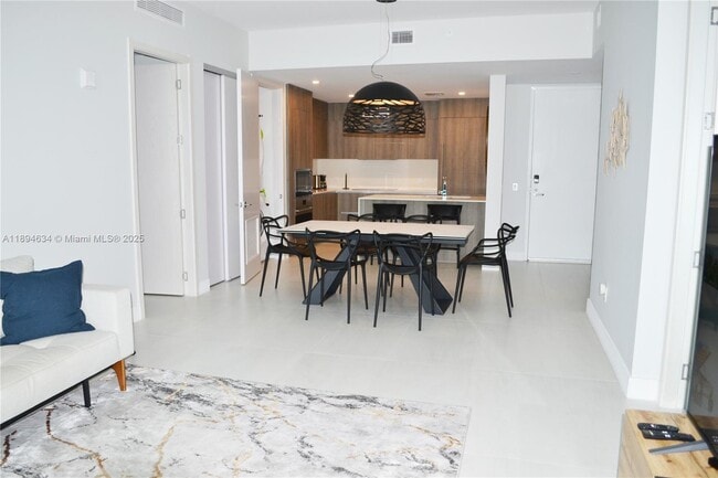 Building Photo - 17550 Collins Ave