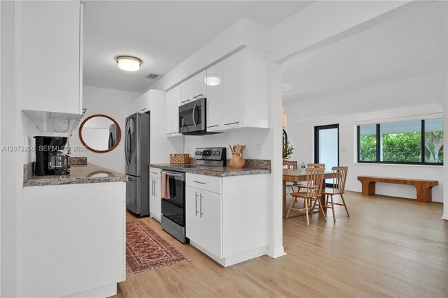 Building Photo - 125 NE 150th St