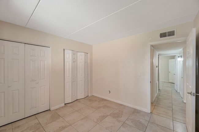 Building Photo - 2-bedroom, 2-bathroom in Prime location!