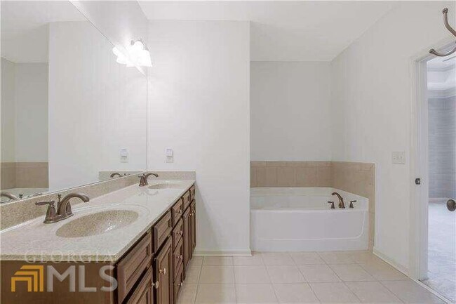Building Photo - 3382 Vintage Cir SE