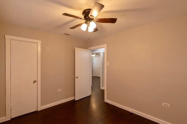 Building Photo - 3212 Wenz Ave
