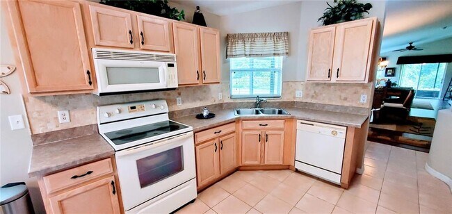 Building Photo - 520 Millifiora Ln