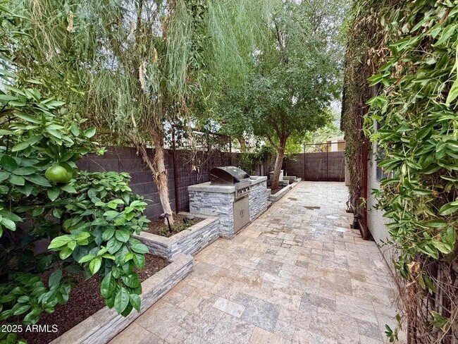 Building Photo - 191 W Beechnut Pl