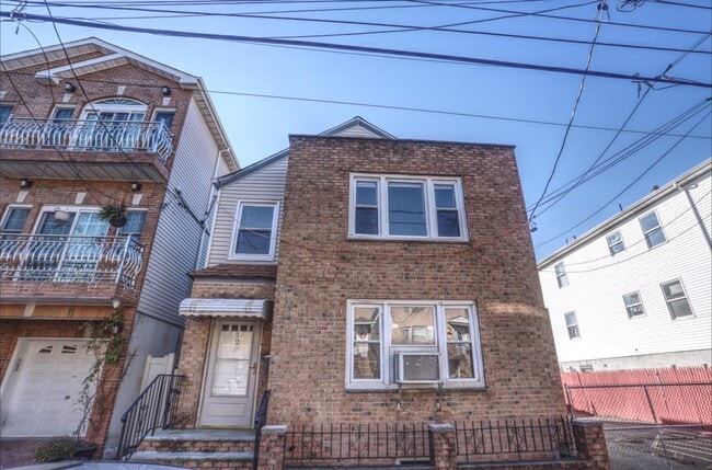 Building Photo - 125 Laidlaw Ave