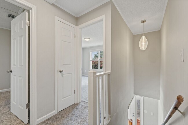 Building Photo - 9 Hayti Ln