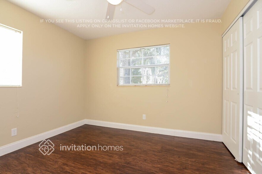 Building Photo - 3701 Schwalbe Dr