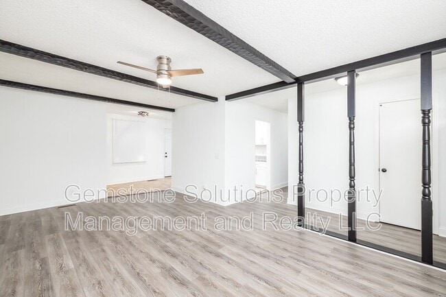 Building Photo - 344 Kingview Dr