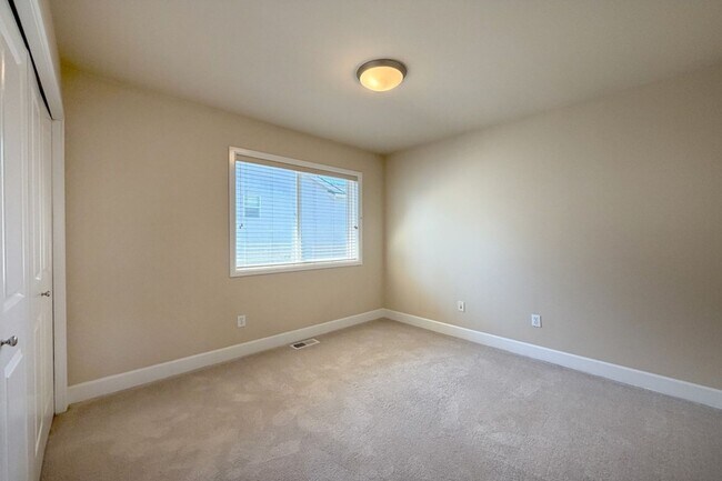 Building Photo - 5Bd/2.75Ba Sammamish Home
