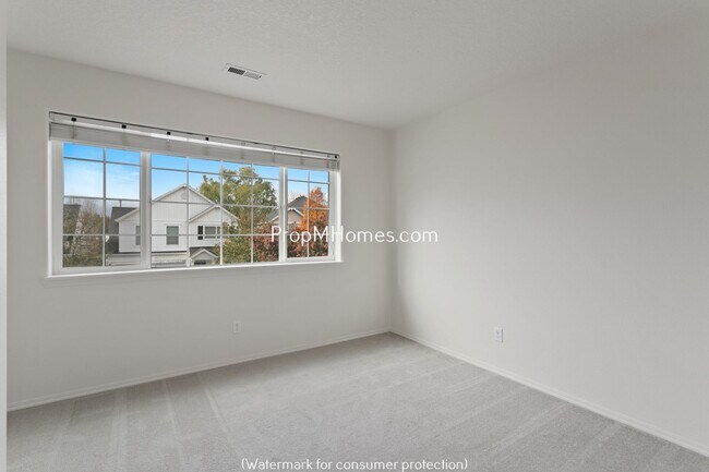 Building Photo - Wonderful Three Bedroom Plus Office In Bea...