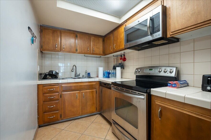 Building Photo - 7555 Linda Vista Rd