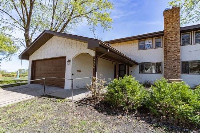 Building Photo - 222 Virginia 3 bed 2 bath apartment in historic Cathedral Hill neighborhood
