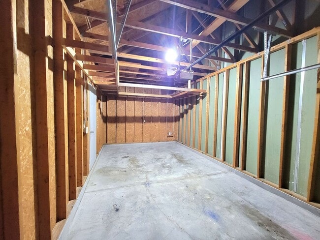 Building Photo - Lovely, Move in Ready 2 Bedroom in Matthews