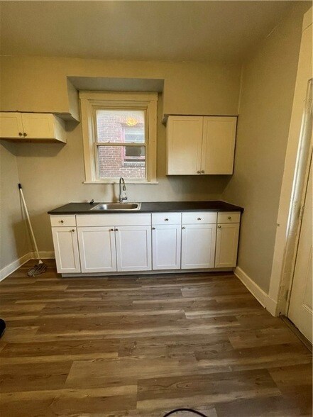 Building Photo - 708 Webster Terrace