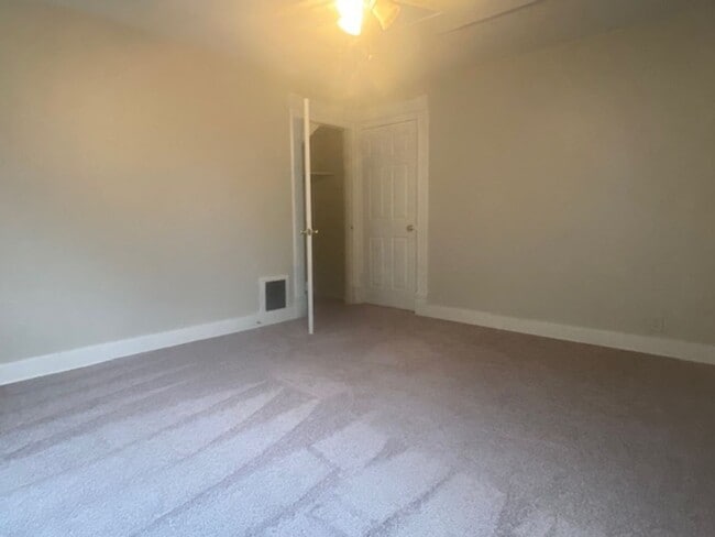 Building Photo - 3 Bed 1.5 Bathroom for rent in Dayton*