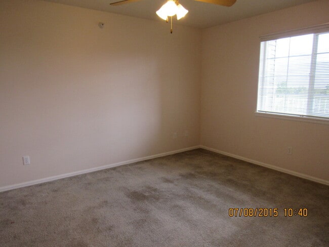 Building Photo - Ranch Style Condo!
