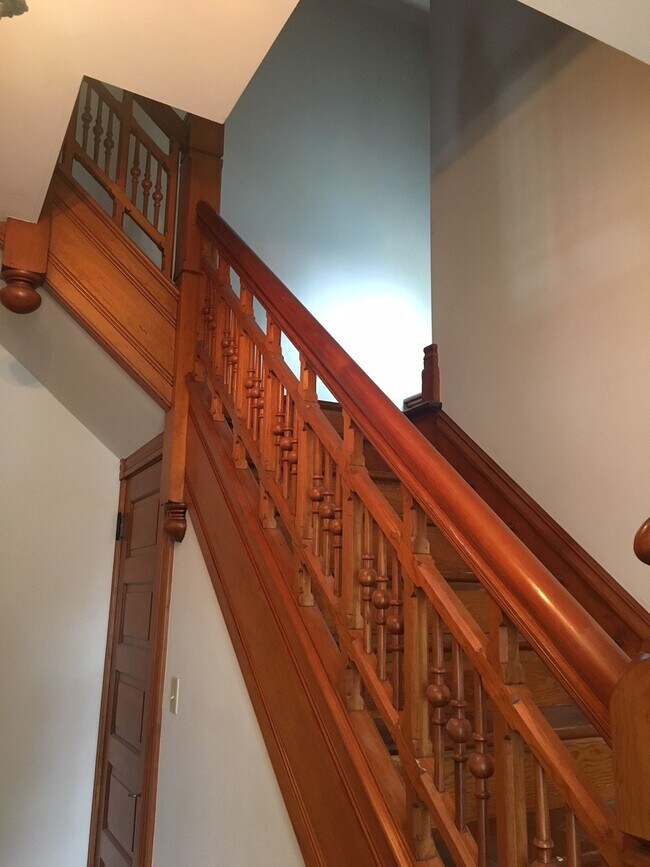 Building Photo - Northwest Gem: Spacious 4 Bedroom, 2 Bath Bungalow