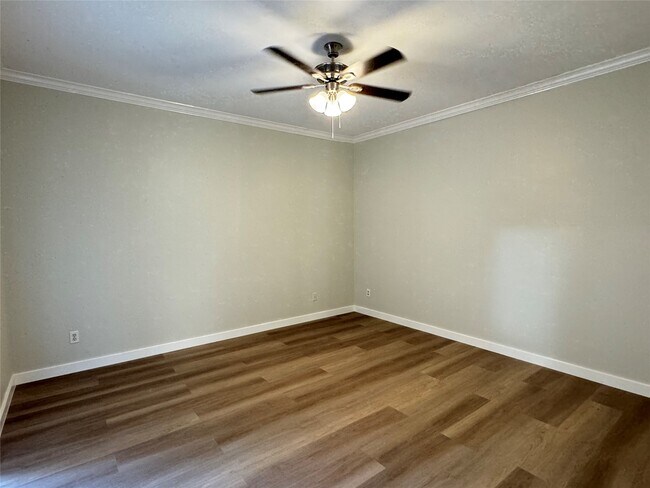 Building Photo - 6500 Harbor Town Dr