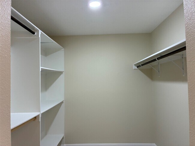 Building Photo - 6401 Deihl Rd