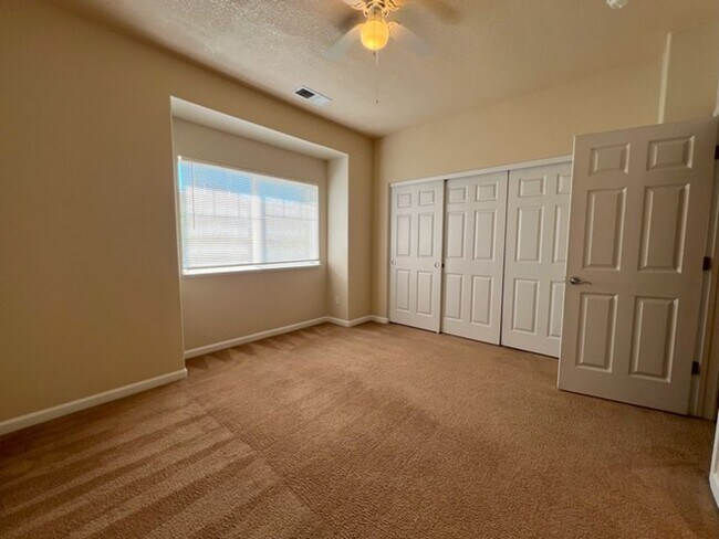 Building Photo - North Reno/UNR: Two Bedroom Townhome