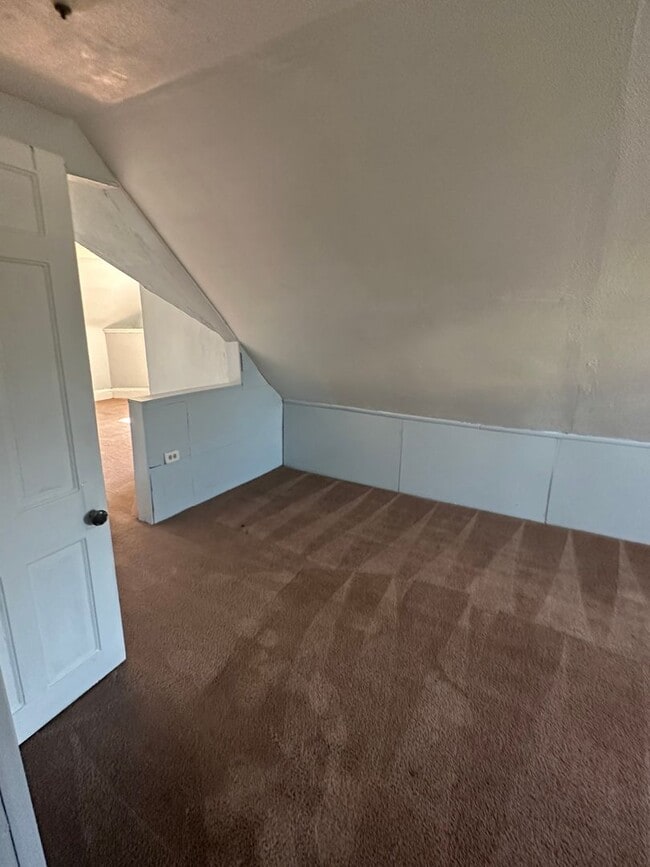 Building Photo - 3bd Single Broadway/E. 55th St. Cash Pay/Section 8