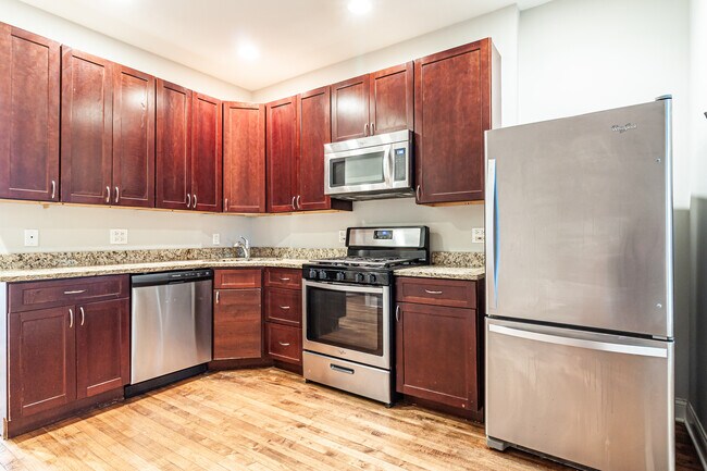 Building Photo - 2509 W Diversey Ave